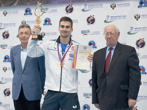 Чемпион России до 22 лет | Артем Двойников - настольный теннис фото