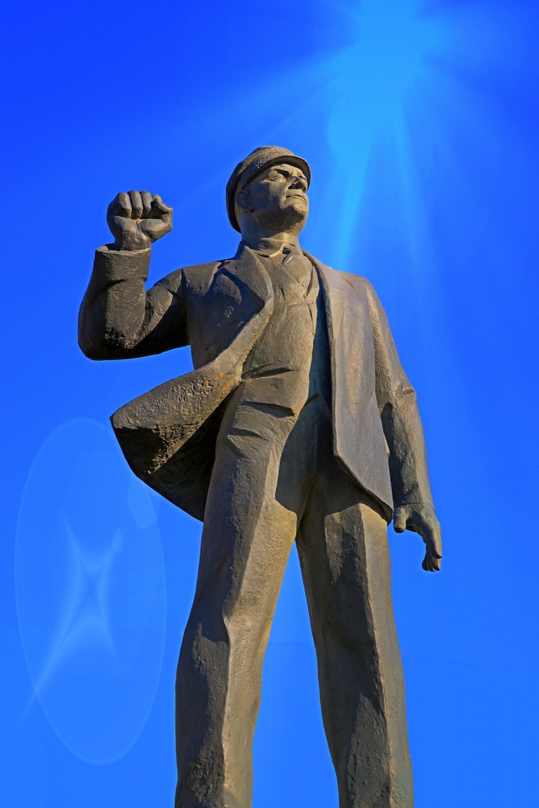 Памятник Эрнсту Тельману. Москва, площадь Эрнста Тельмана. - настольный теннис фото