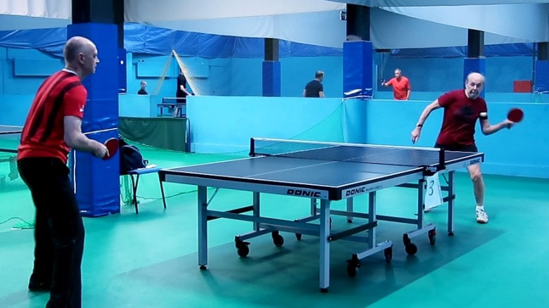 Амельков (слева) - Чернышев (справа) - настольный теннис фото