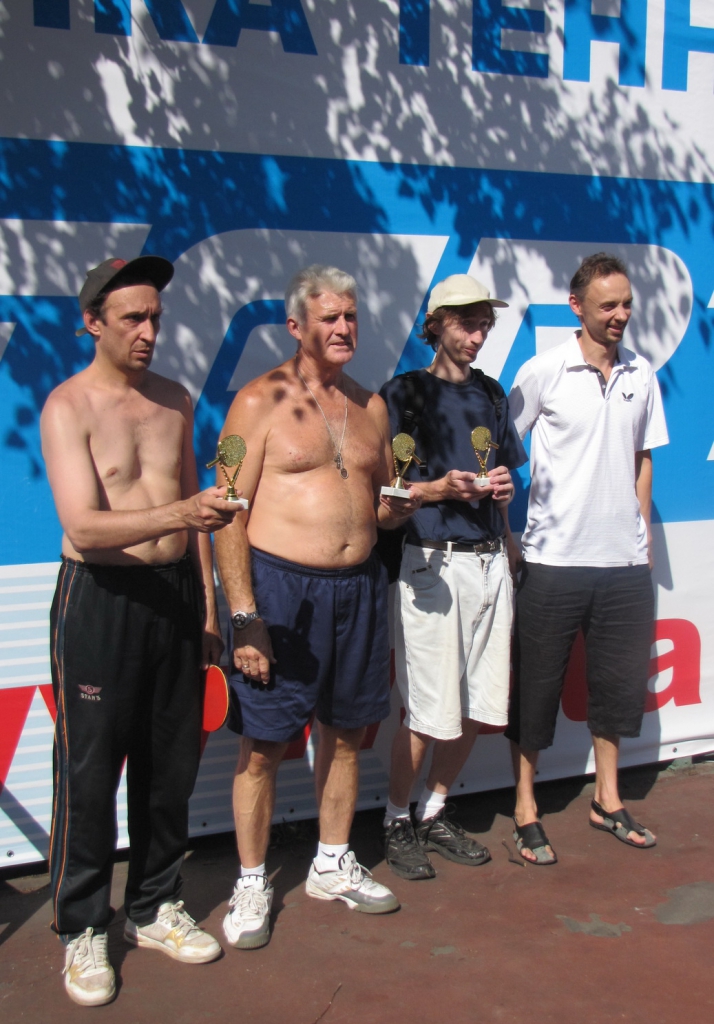 Максим Шмырев и призеры нижнего финала - настольный теннис фото