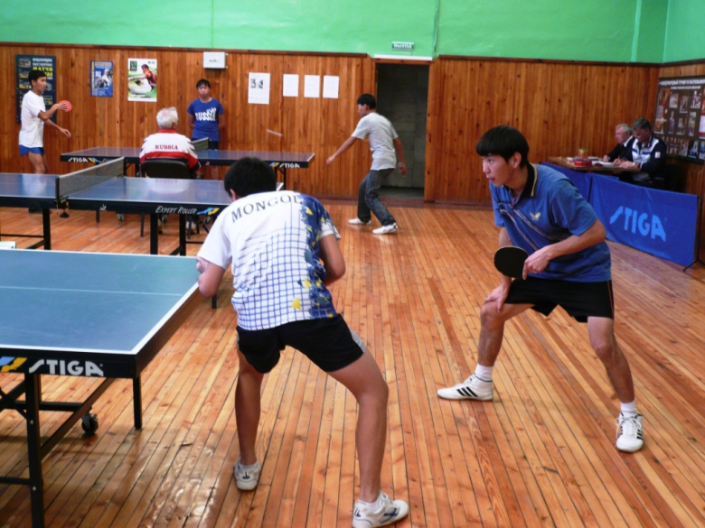 Друзья из Монголии - настольный теннис фото