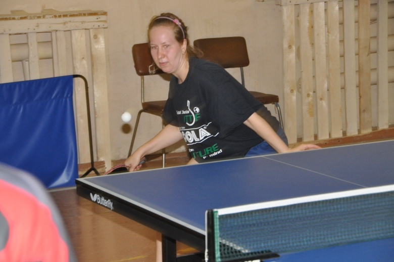 Васильева Юля и ее топс справа - настольный теннис фото