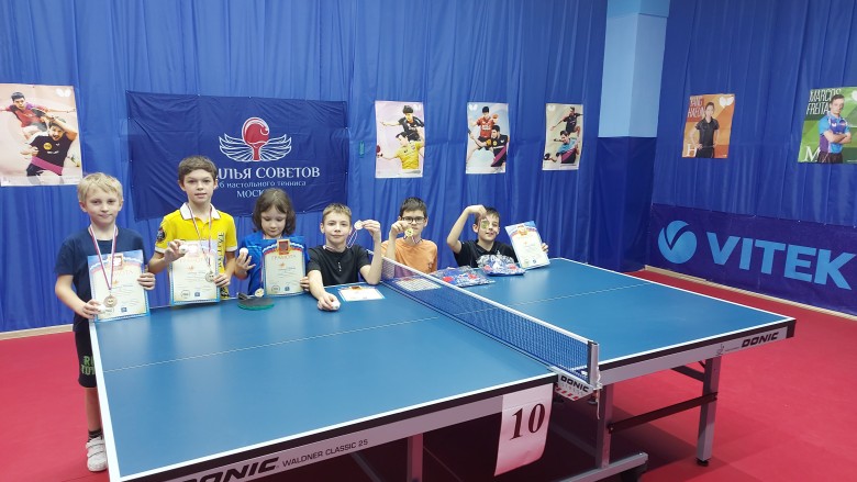 Победители первого детского турнира в Крыльях - настольный теннис фото