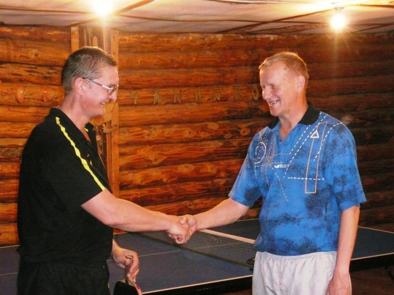 Ветераны на Ольхоне - настольный теннис фото