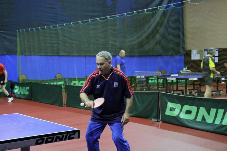 Захаров Вячеслав в обороне - настольный теннис фото