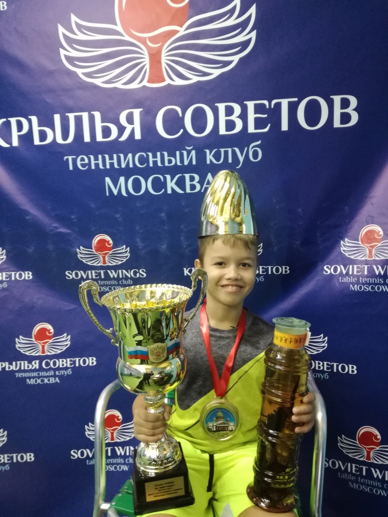 Юный фараон Крыльев - настольный теннис фото