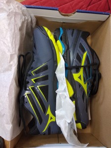 [продано] Кроссовки Mizuno Wave Hurricane 3. Новые.